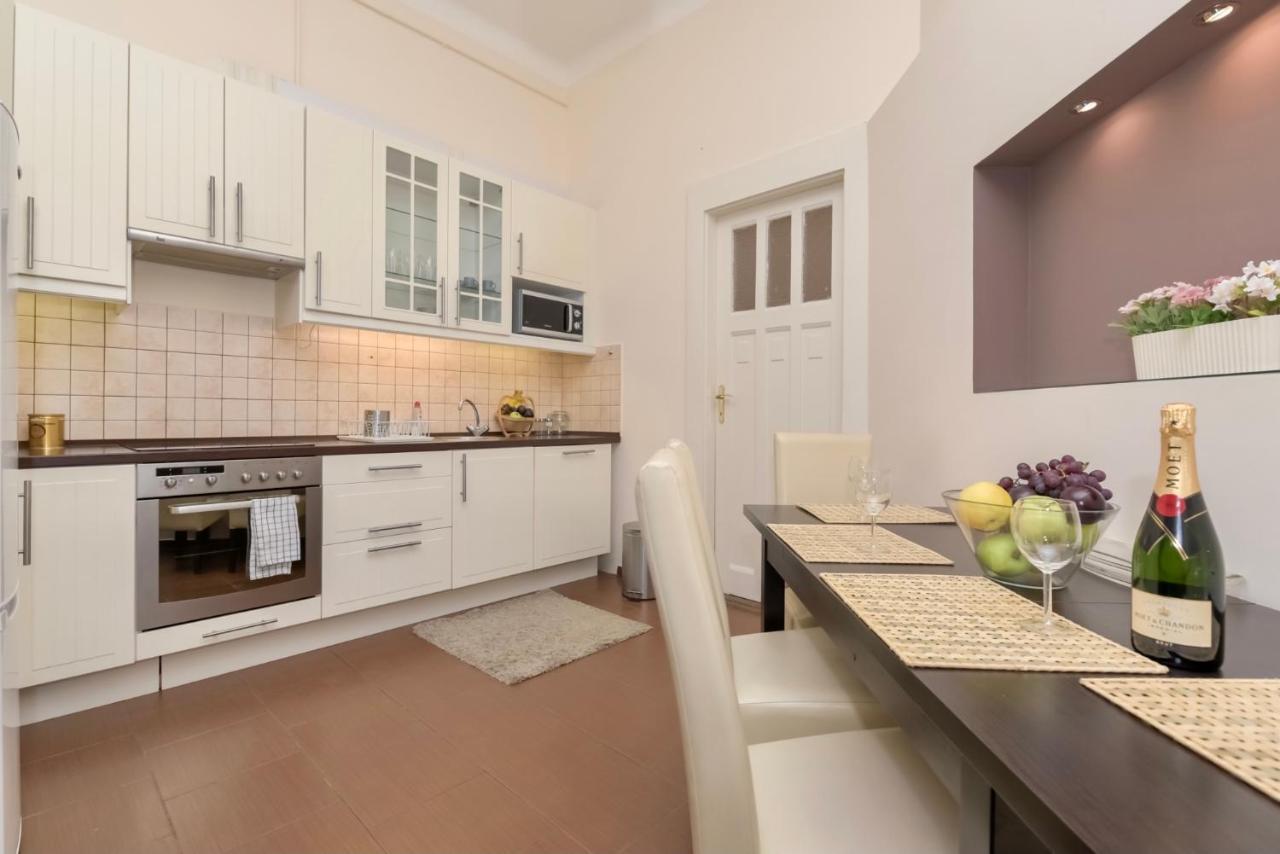 Corvina Apartment Budapest With Free Private Parking Buitenkant foto