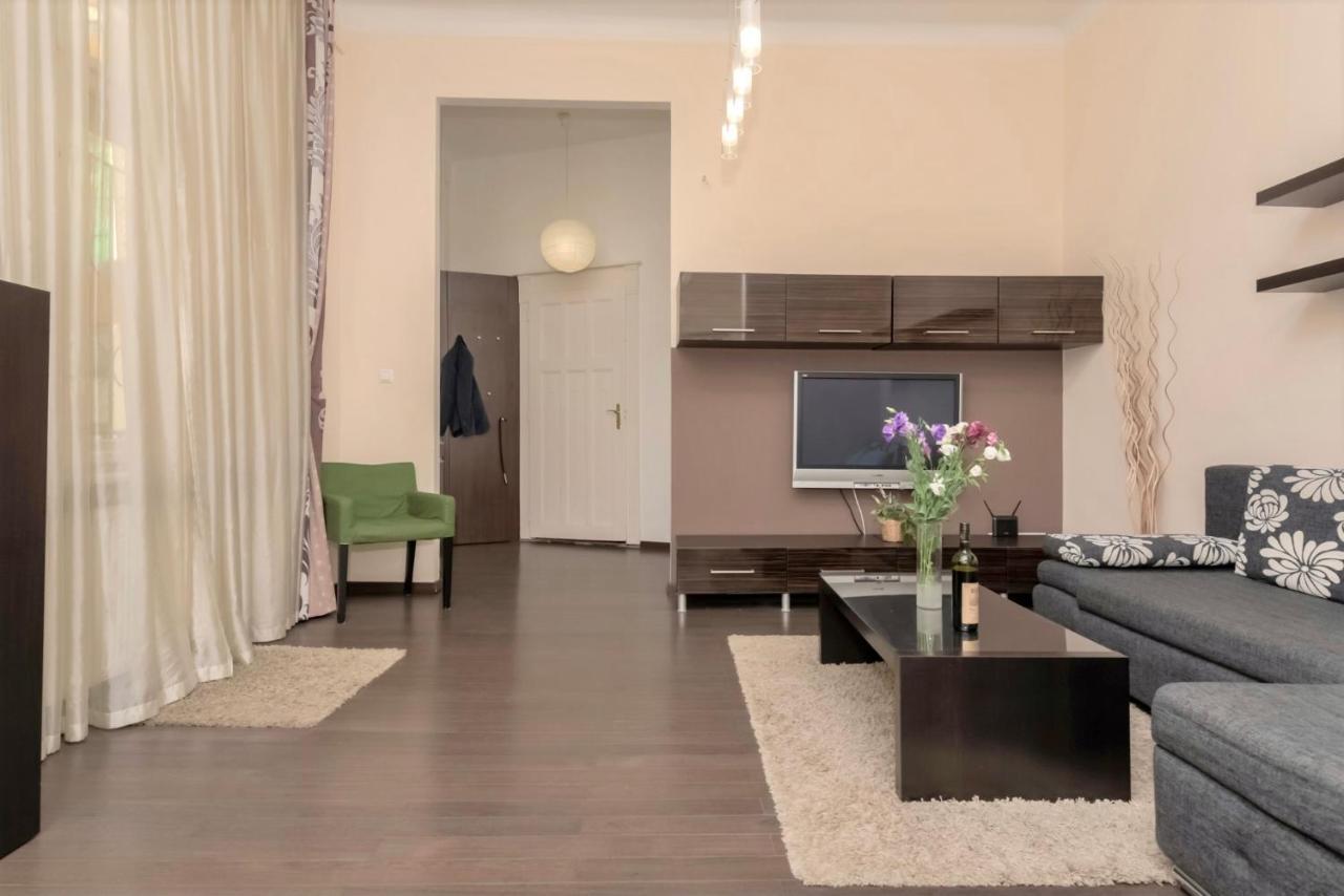 Corvina Apartment Budapest With Free Private Parking Buitenkant foto