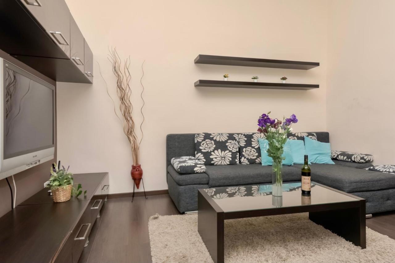Corvina Apartment Budapest With Free Private Parking Buitenkant foto