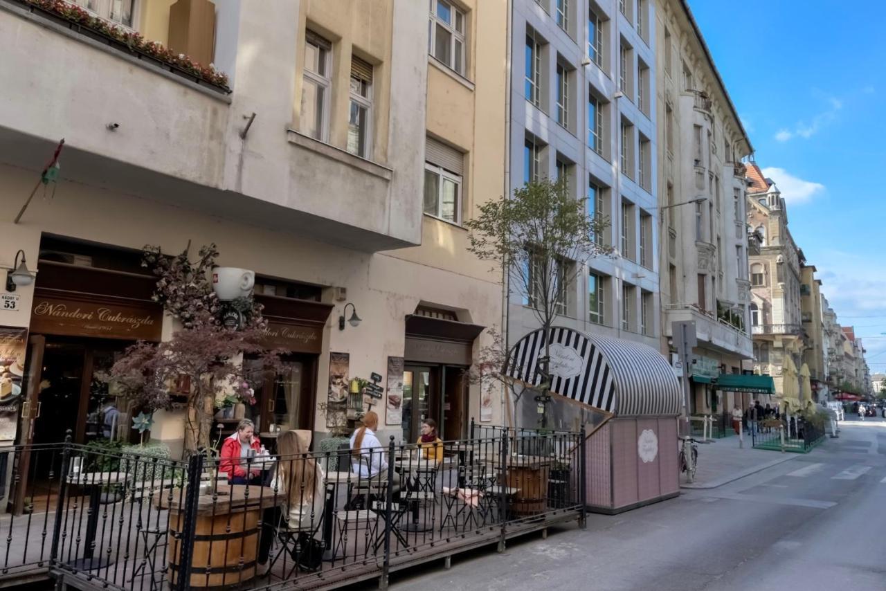 Corvina Apartment Budapest With Free Private Parking Buitenkant foto